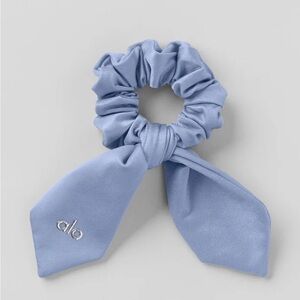 ALO Yoga Sky Blue Hair Scrunchie Winter Frost